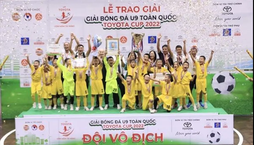 Đội SLNA vô địch giải bóng đá U9 toàn quốc